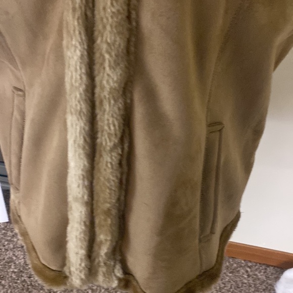Jacklyn Smith Fur lined camel beige vest - Picture 3 of 3